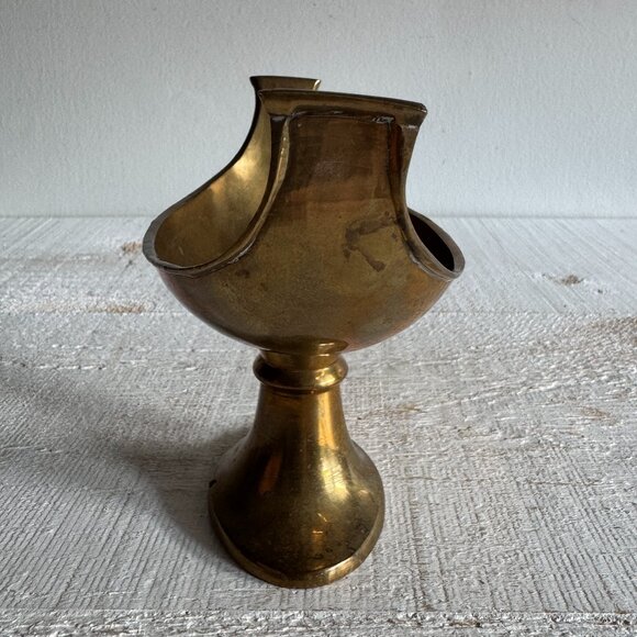 Small Vintage Brass Raised Decorative Swooped Bowl - Picture 3 of 11